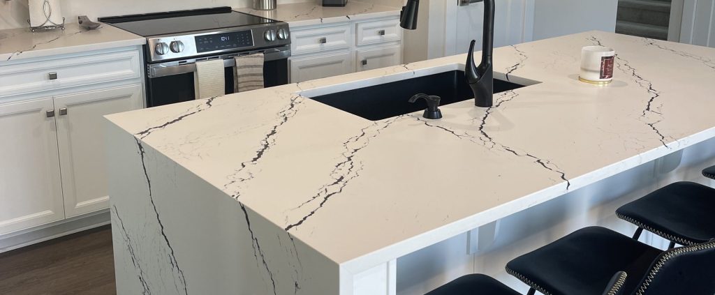 2025 Quartz Countertop Trends: Metallic Accents, Bold Veining & Concrete Look 1